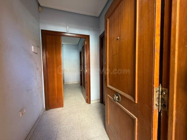 CASABANCO VENDE PISO DE CUATRO DORMITORIOS EN BADAJOZ - foto 5
