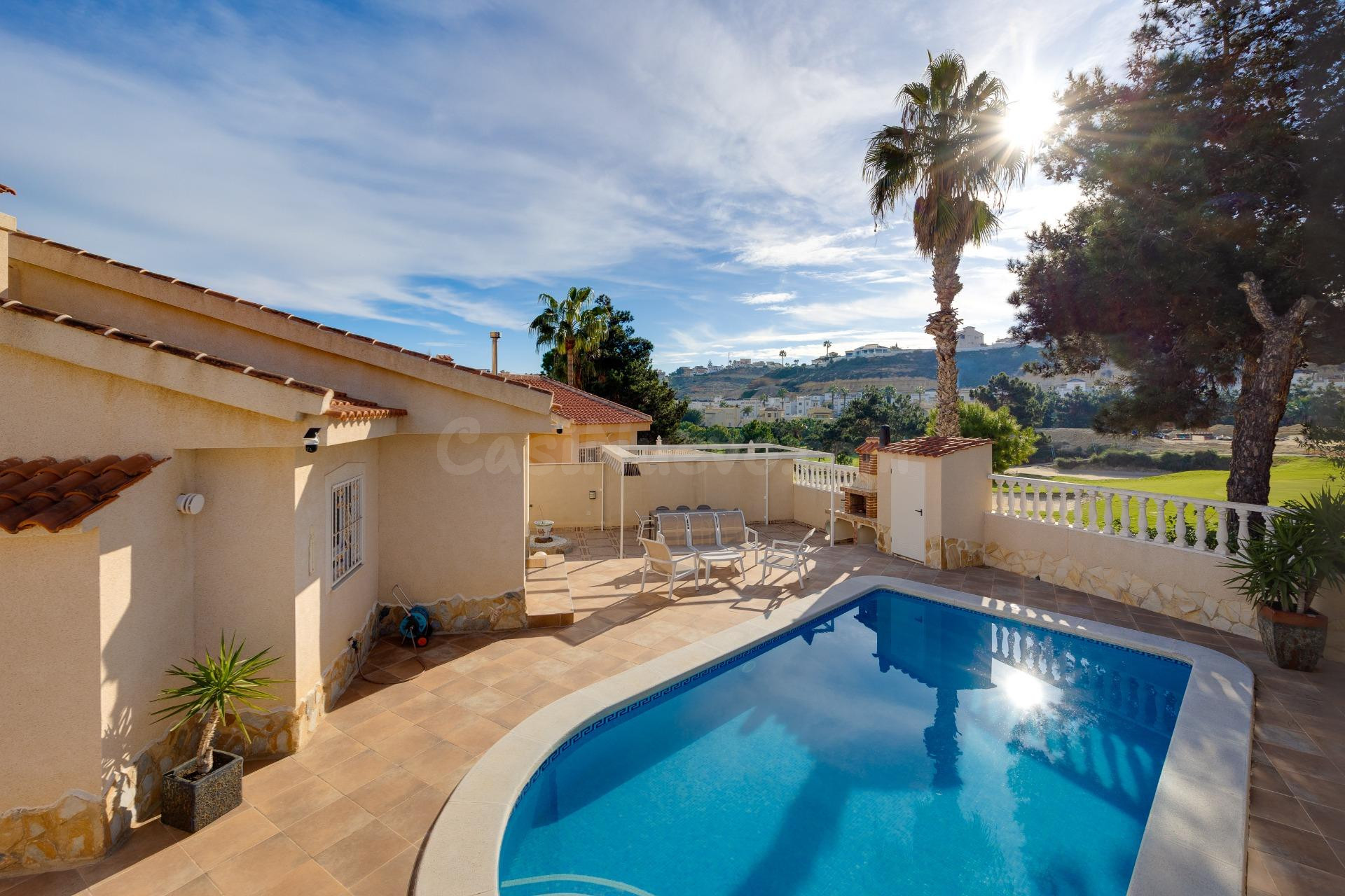MAGNIFICO CHALET INDEPENDIENTE CON PISCINA PRIVADA Y VISTAS AL CAMPO DE GOLF EN CIUDAD QUESADA