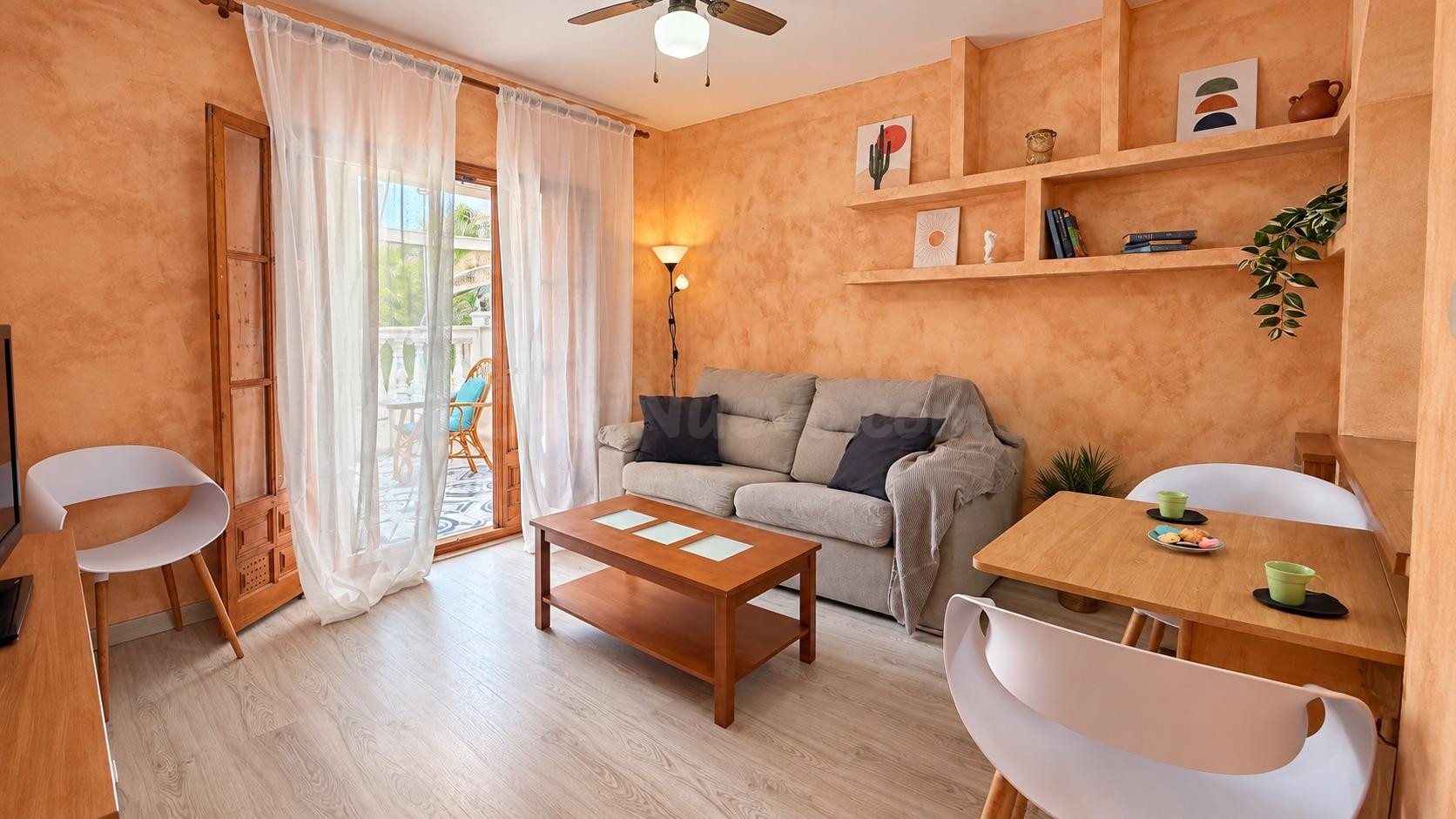 Planta baja con terraza, piscina y salida directa a zonas ve - foto 5