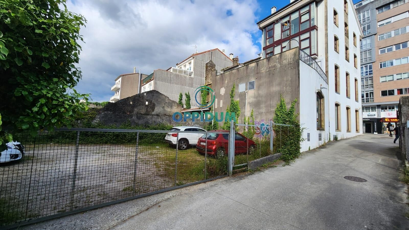 VENTA LOCAL EN SÓTANO -2 CON TERRENO ANEXO EN SANTIAGO DE CO