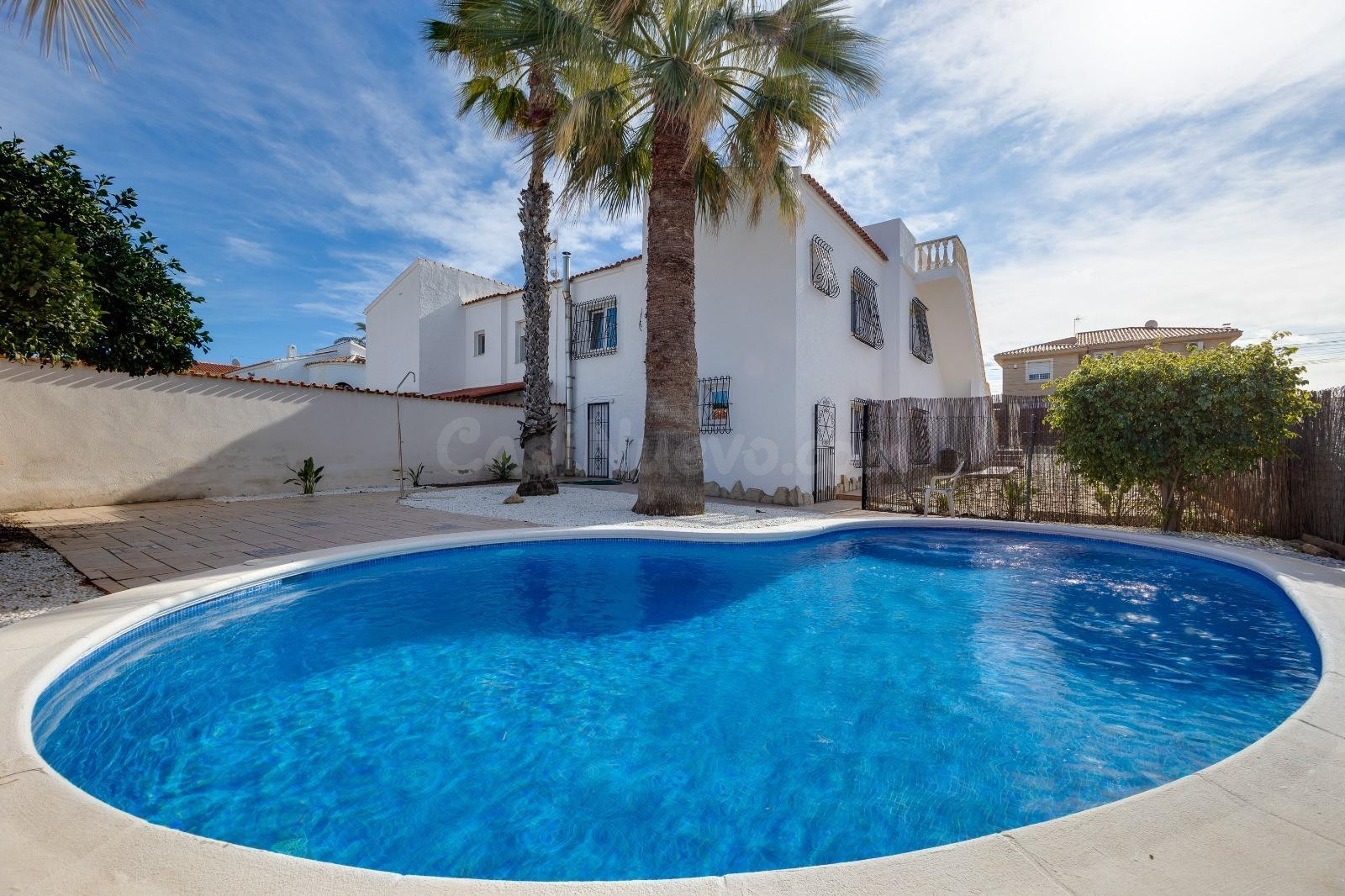 CHALET EN EL CHAPARRAL