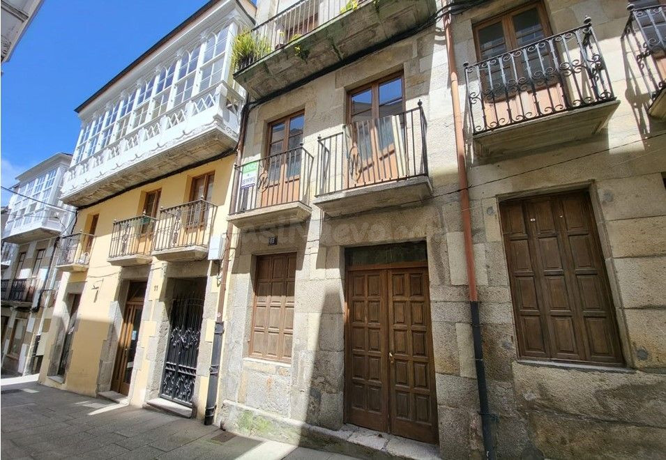 Venta de Piso de 4 dormitorios con terraza en Viveiro centro