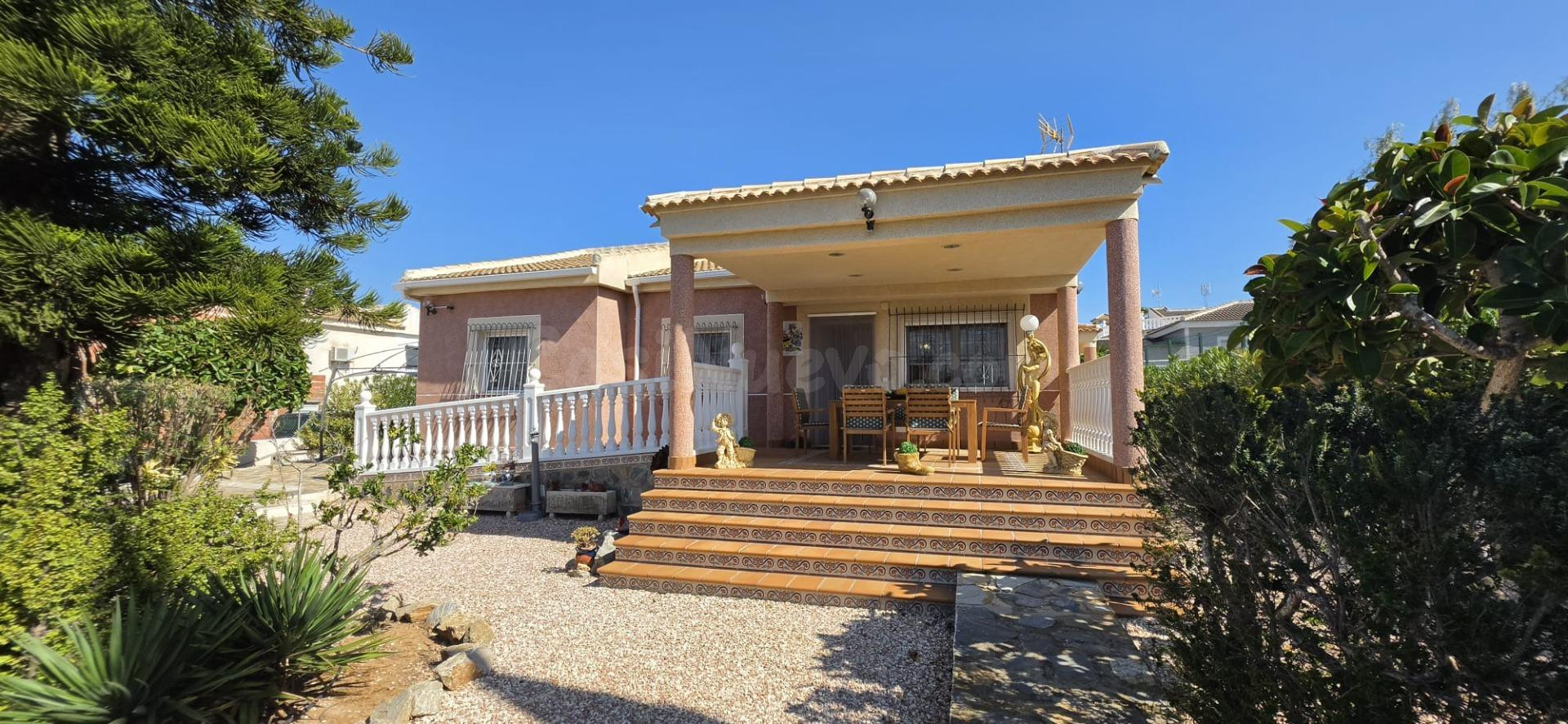 CHALET  EN SAN LUIS