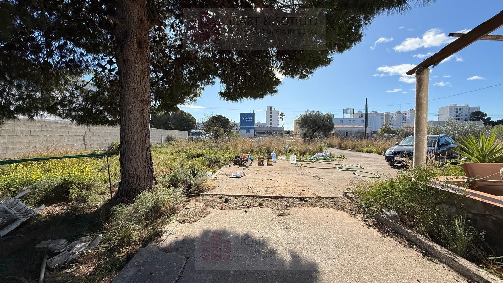 Finca urbana de 1.730 m2 en Les Salines (Vinaròs) con vivien