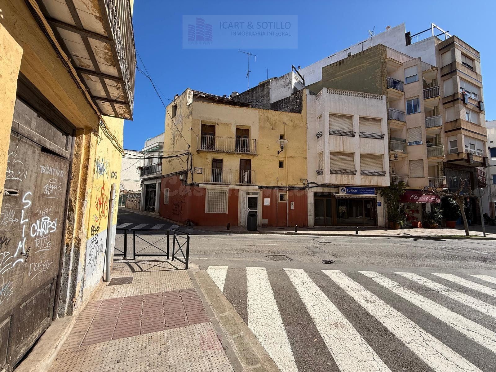 Casa para rehabilitar en la Plaza Tres Reyes de Vinaròs | Pr