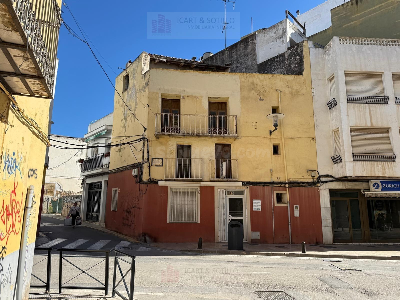 Casa para rehabilitar en la Plaza Tres Reyes de Vinaròs | Pr - foto 2