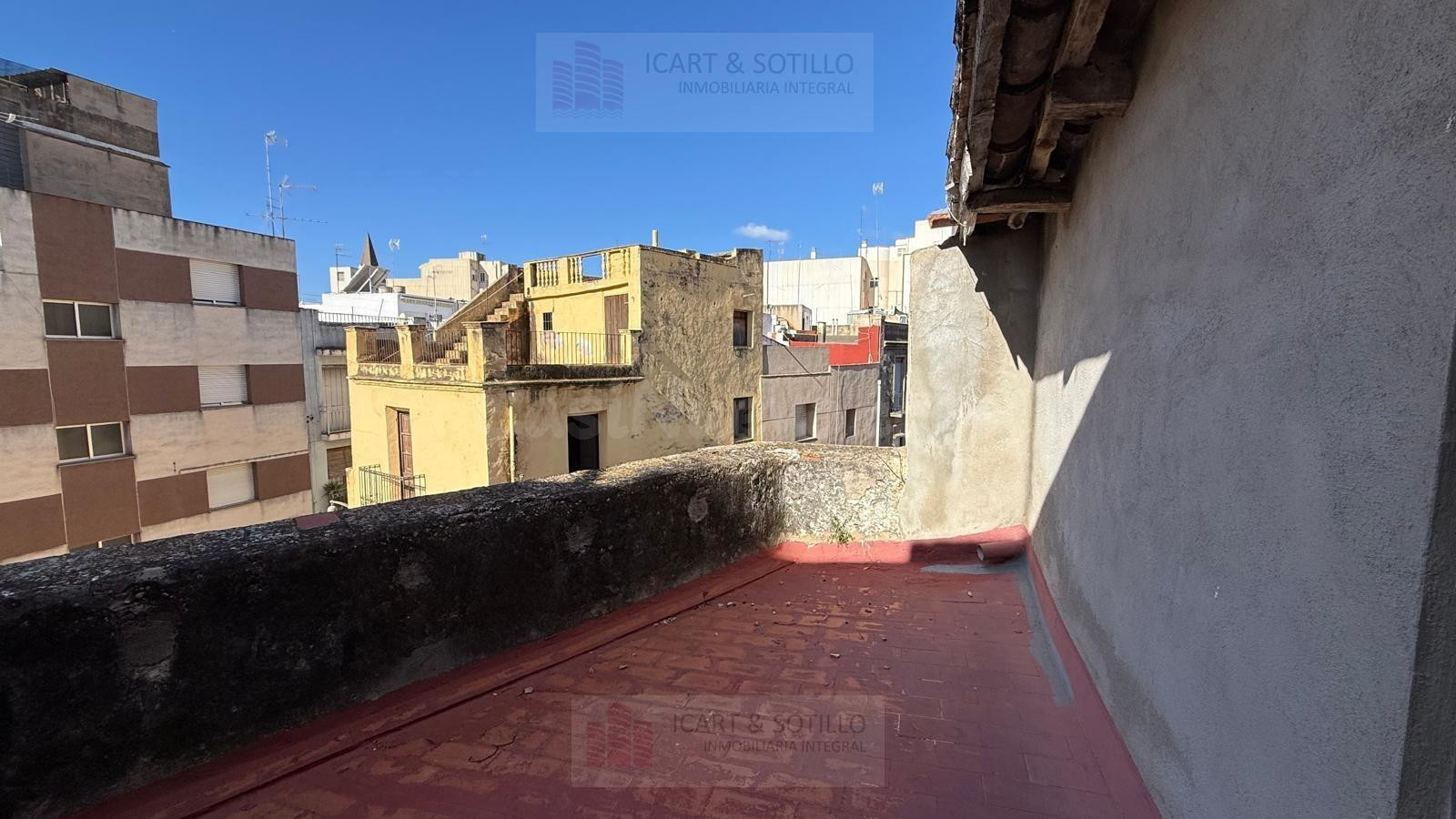 Casa para rehabilitar en la Plaza Tres Reyes de Vinaròs | Pr - foto 3