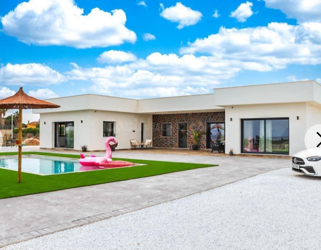 VILLA EN LOS MONTESINOS