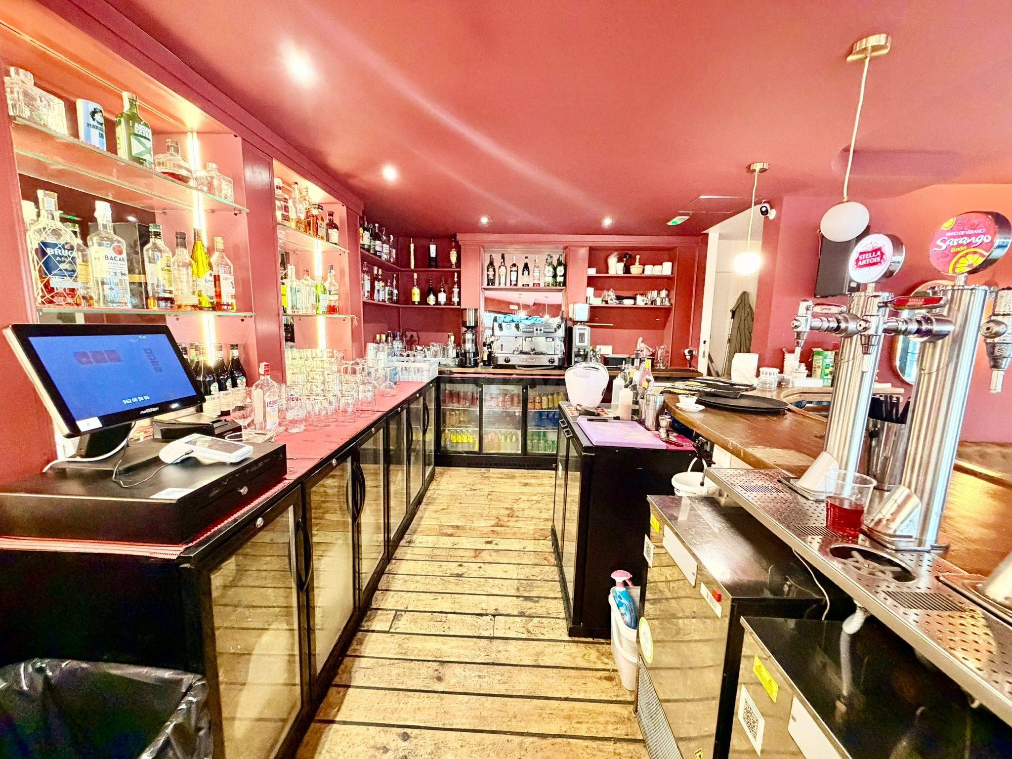 TRASPASO DE BAR–RESTAURANTE DE 200 M2 EN BENALMÁDENA, CERCA  - foto 2