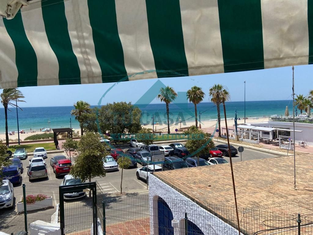 Apartamento en primera línea de playa - foto 2