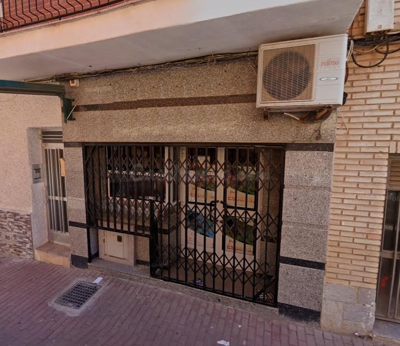Se vende bajo comercial en Los Alcazares