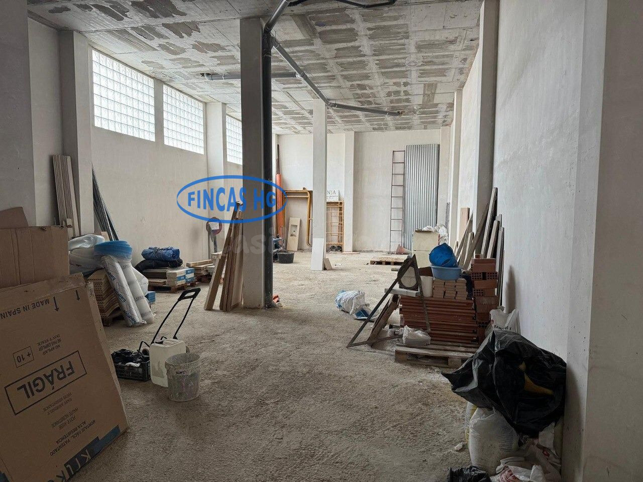 Amplio local comercial cerca de Av de Novelda - foto 2
