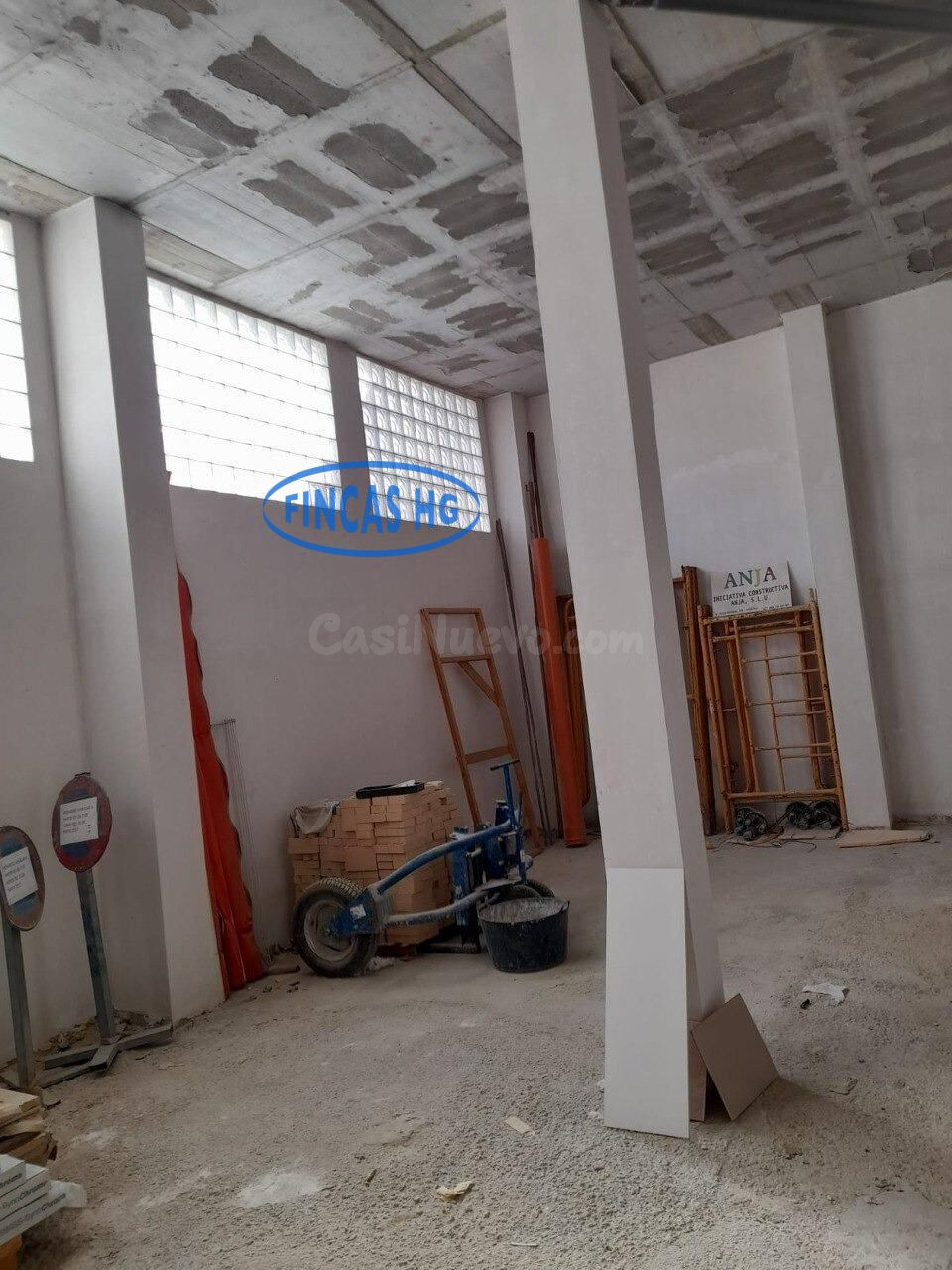 Amplio local comercial cerca de Av de Novelda - foto 4