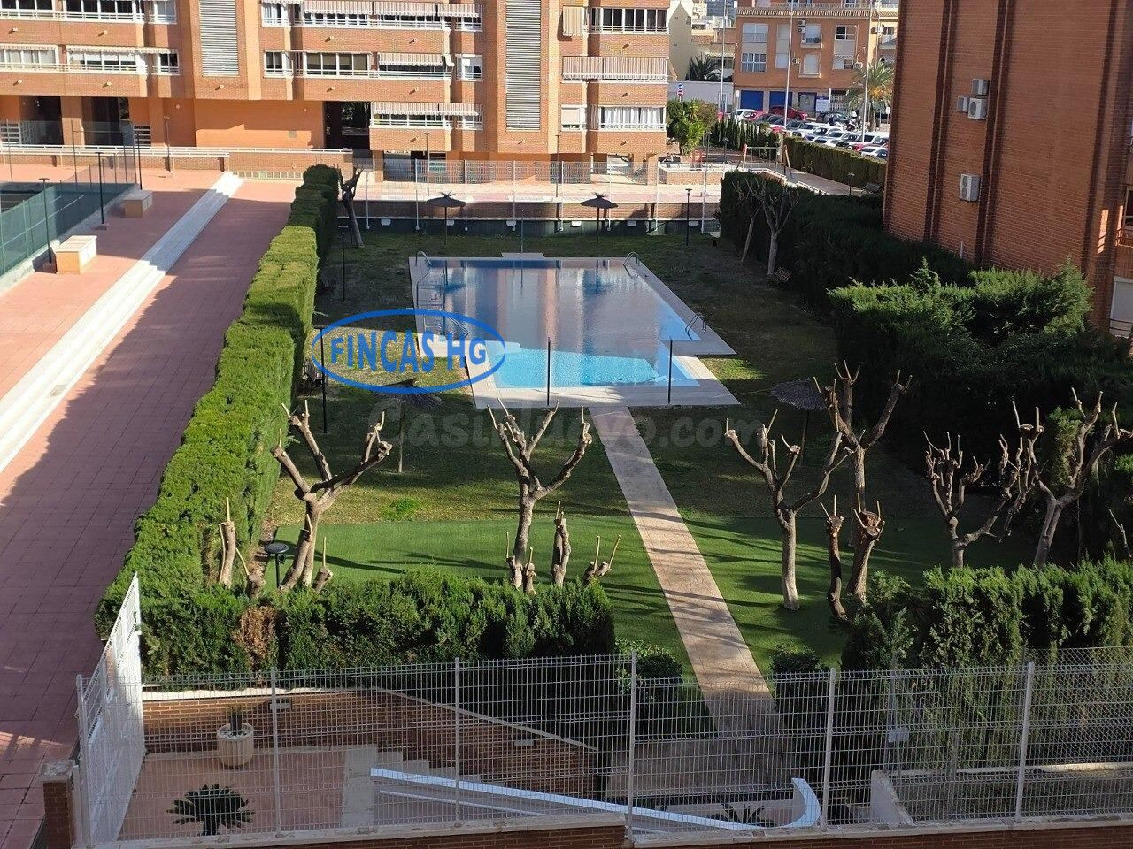 Estupenda y amplia vivienda ubicada en el barrio de Babel, en la zona del Palmeral junto al mar.