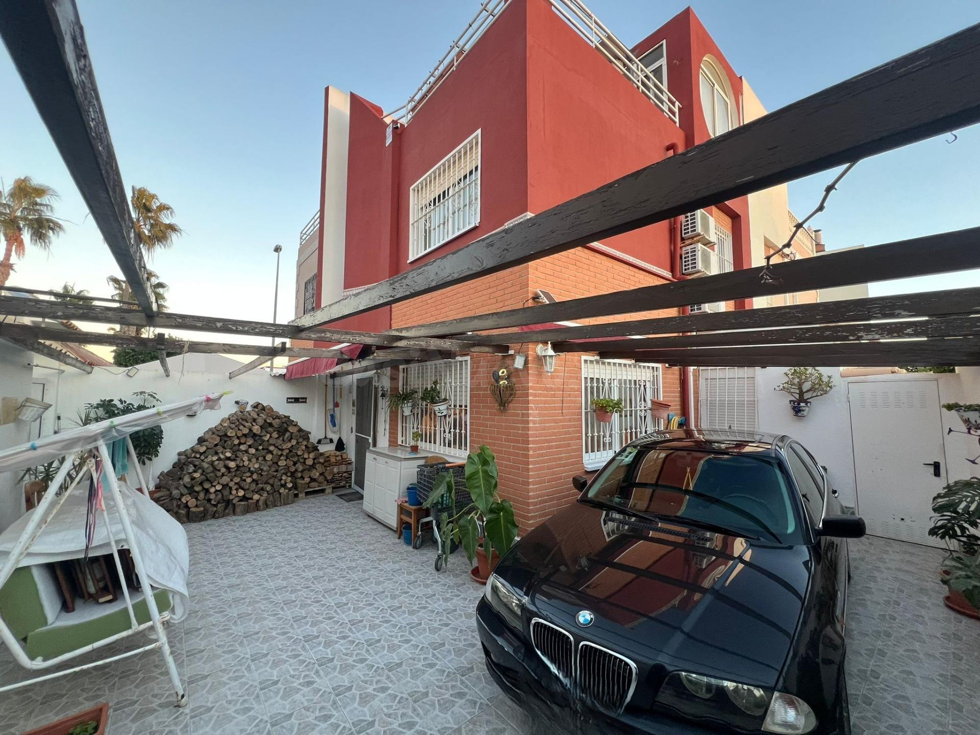Adosado independiente en venta en Los Balcones - foto 2