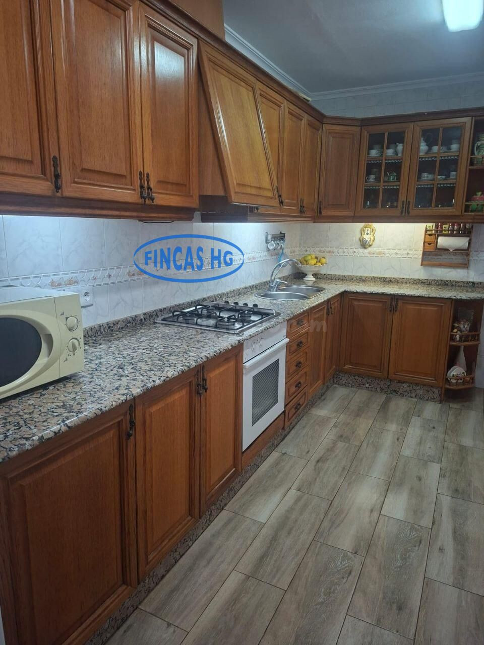 Casa independiente en zona Monte Tossal, cerca de plaza de t