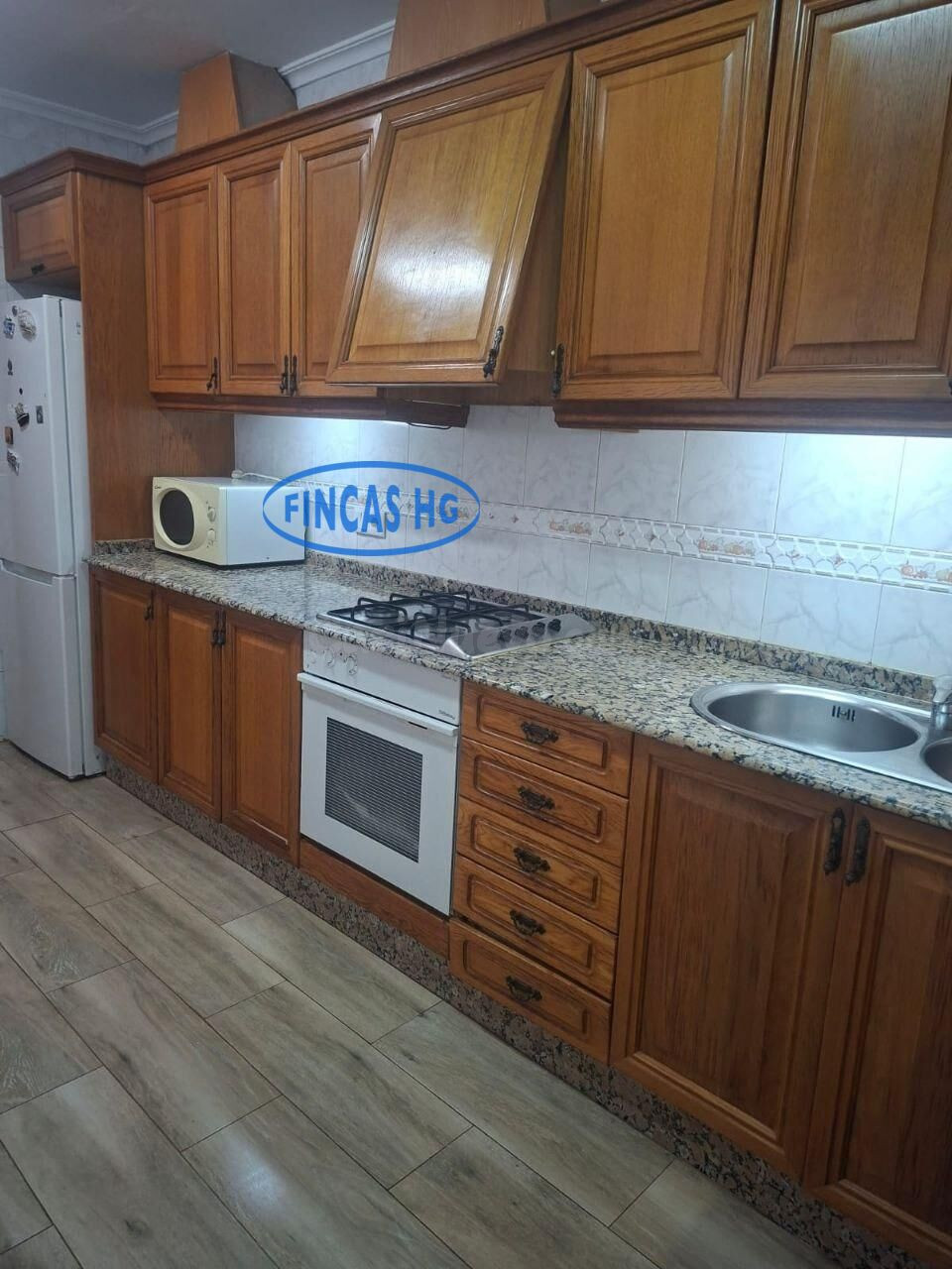 Casa independiente en zona Monte Tossal, cerca de plaza de t - foto 3