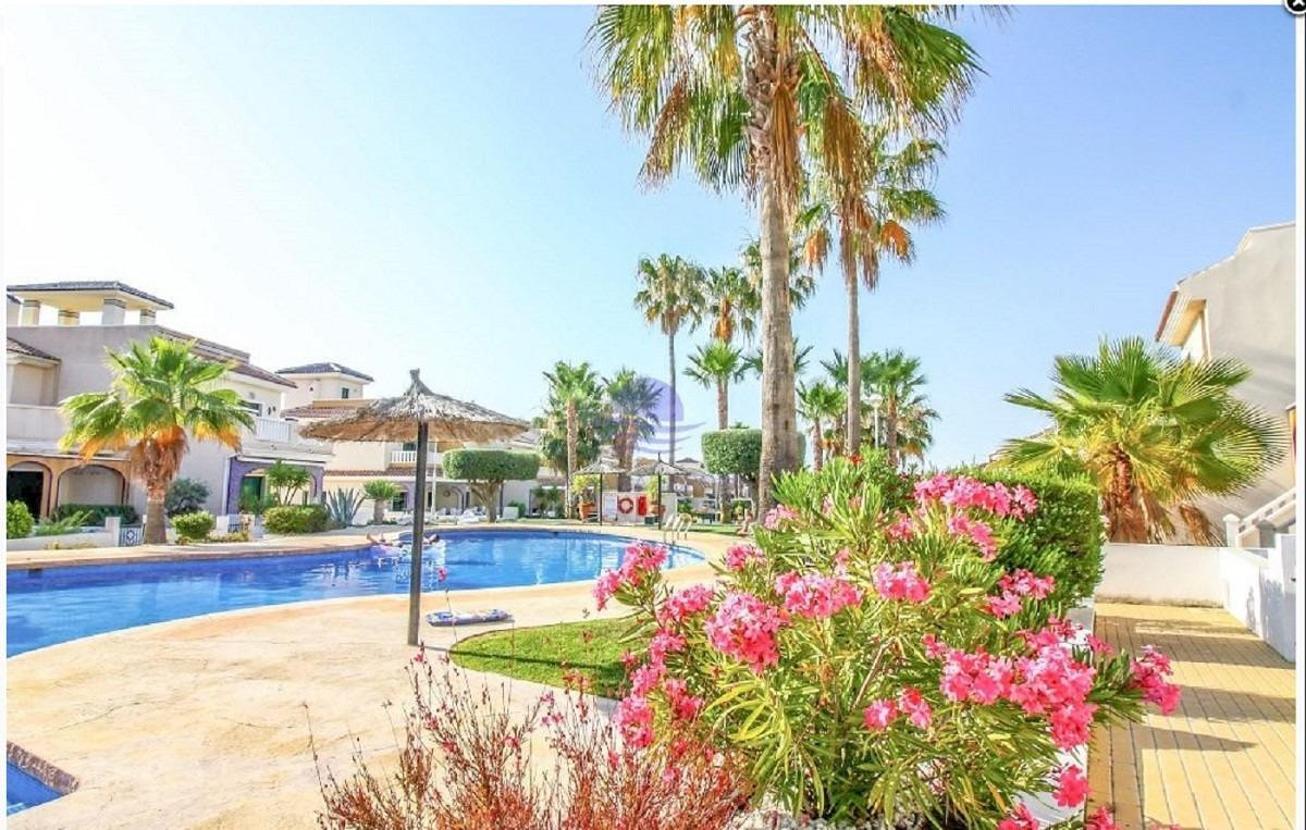 Apartamento en Albamar con 2 dormitorios y jardin