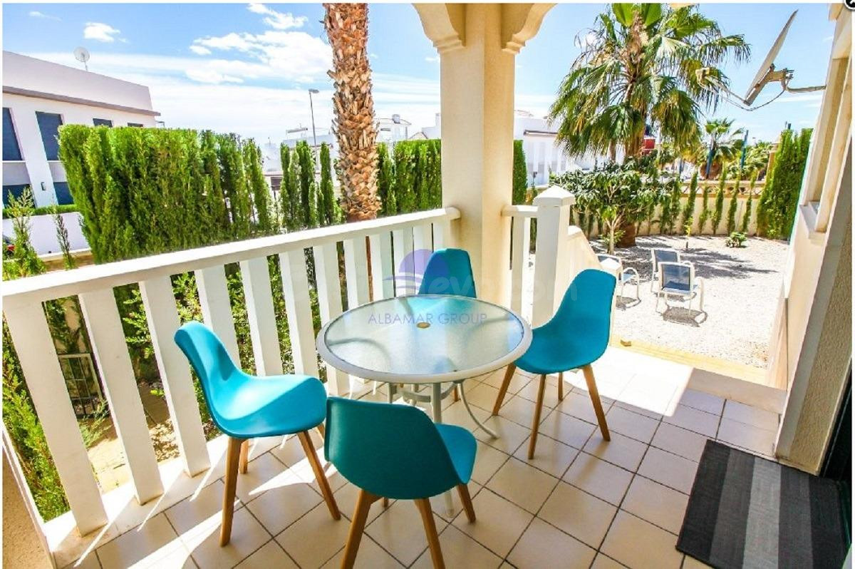 Apartamento en Albamar con 2 dormitorios y jardin - foto 4