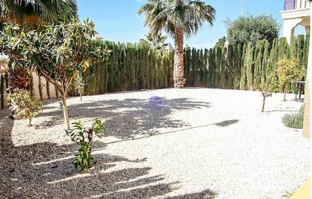 Apartamento en Albamar con 2 dormitorios y jardin - foto 5