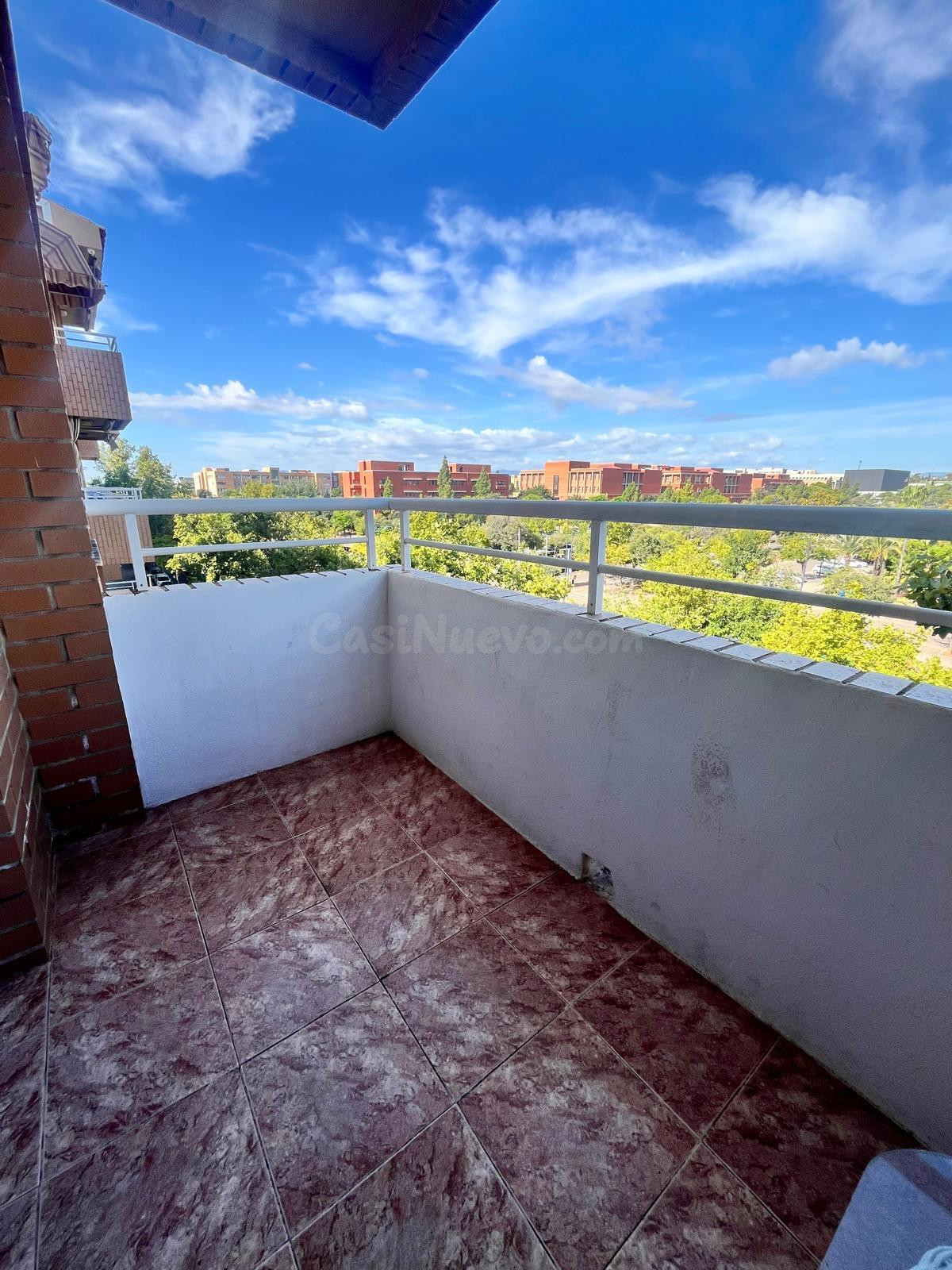 Piso en avenida Sos Baynat junto a la Universidad Jaume I - foto 4