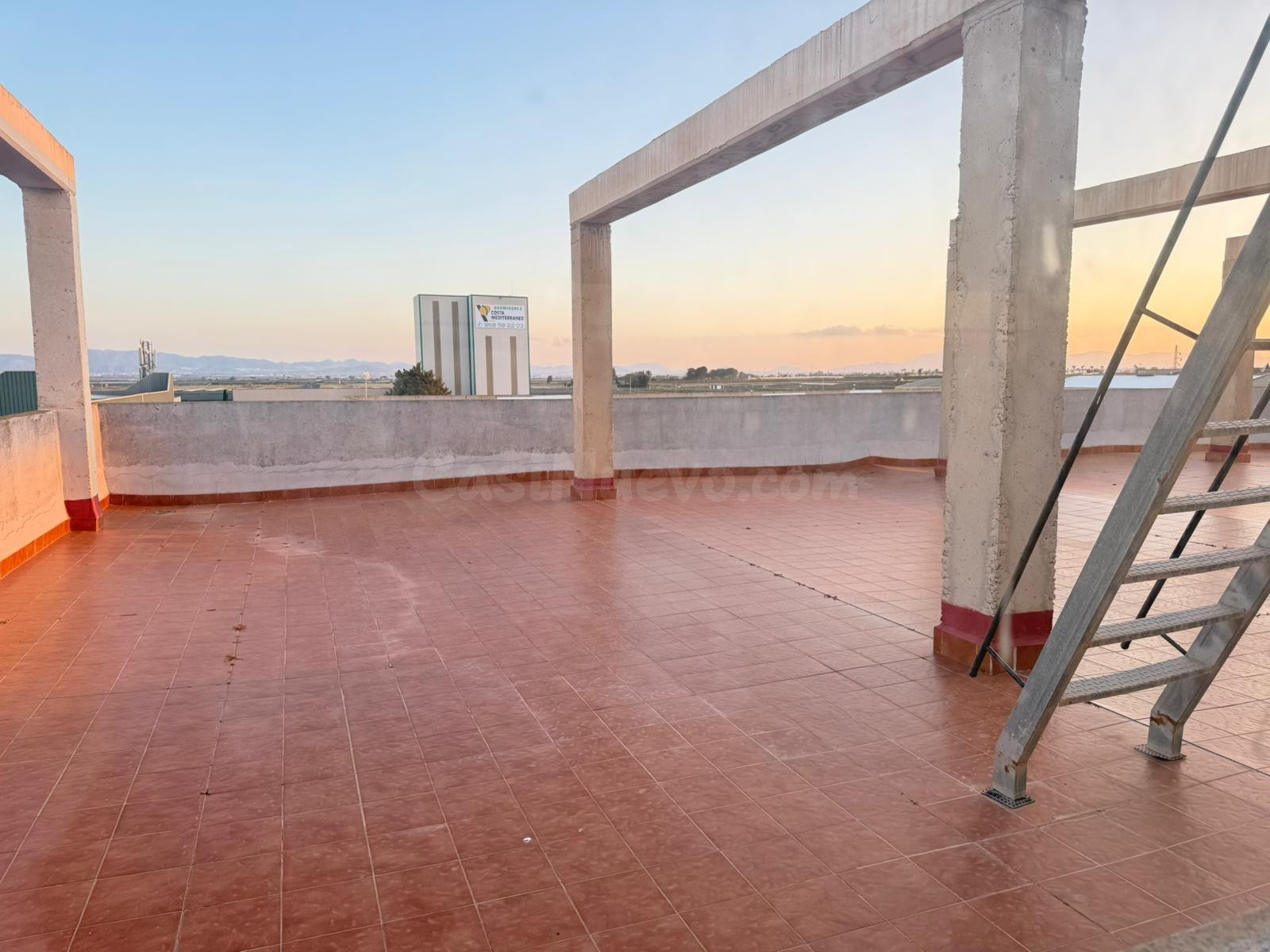 Oficina a estrenar 250 m2 en Los Alcázares – Luz, espacio y  - foto 2