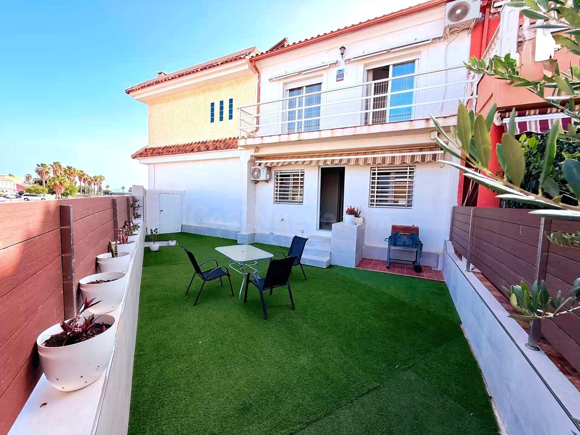 Moderna Vivienda con Terraza y Ubicación Privilegiada en Los - foto 4