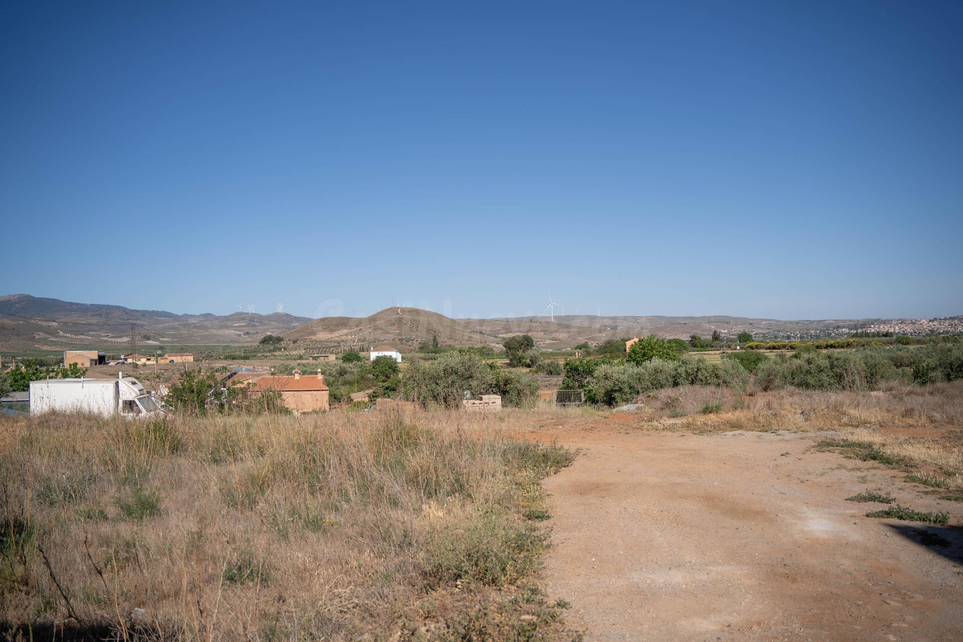 FANTÁSTICO TERRENO URBANO PARA HACERTE LA CASA DE TUS SUEÑOS - foto 2