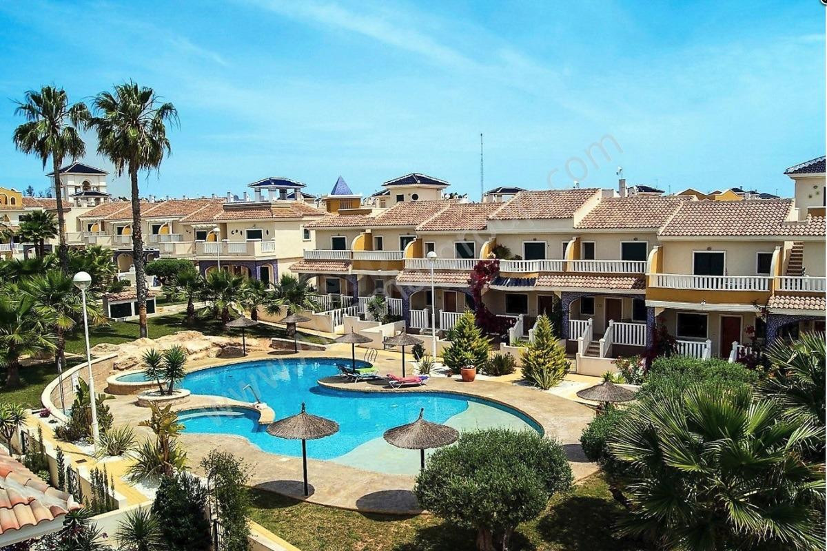 Apartamento en Albamar con 2 dormitorios y jardin
