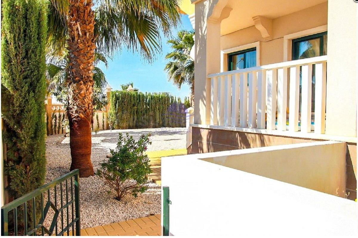 Apartamento en Albamar con 2 dormitorios y jardin - foto 5