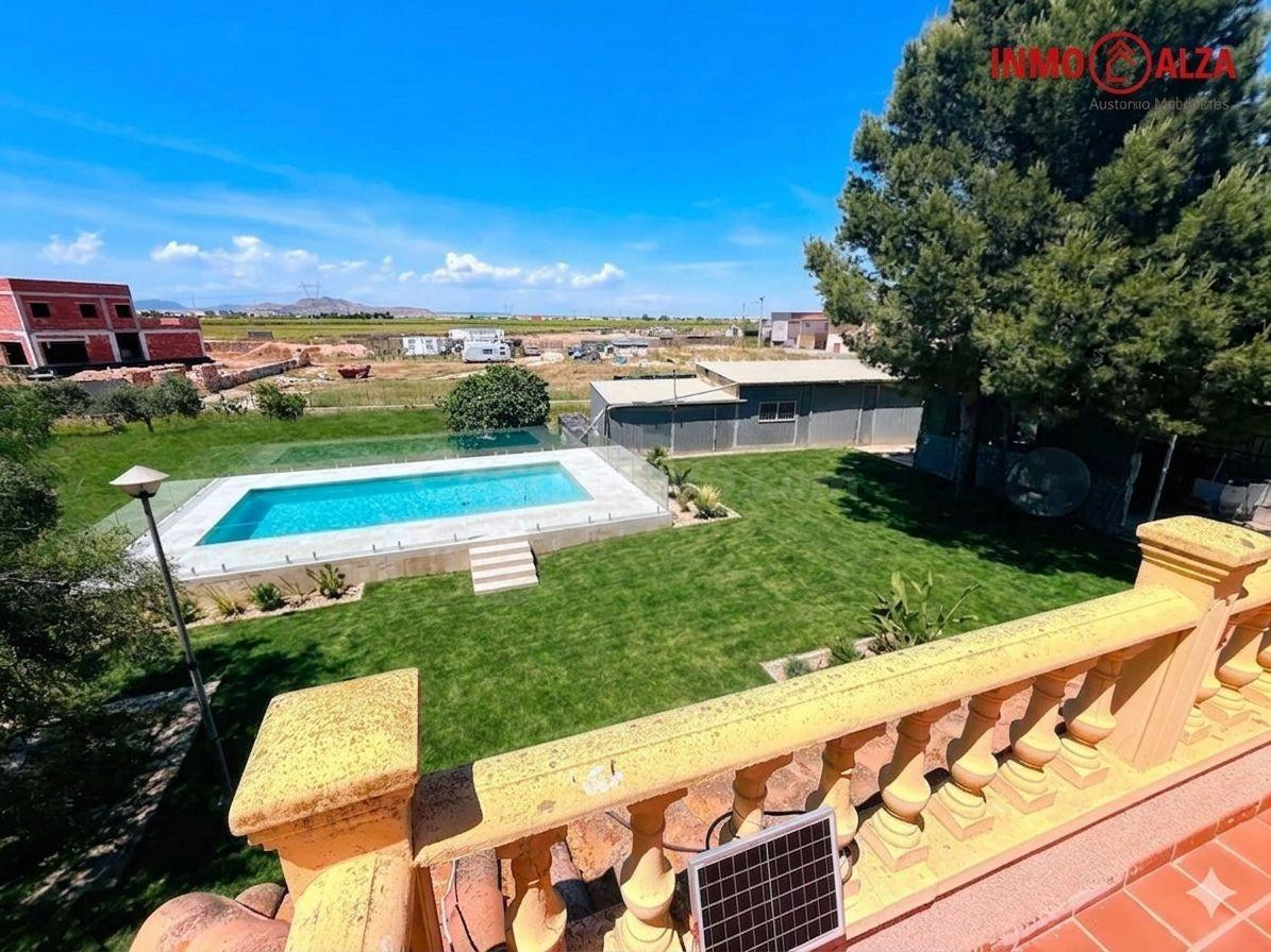 Exclusiva Finca Rústica con Piscina en Los Alcázares