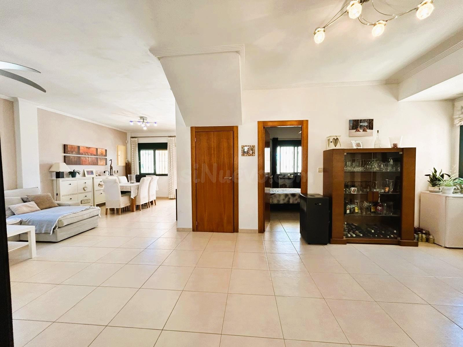 Villa independiente con piscina privada y vistas al lago en  - foto 4