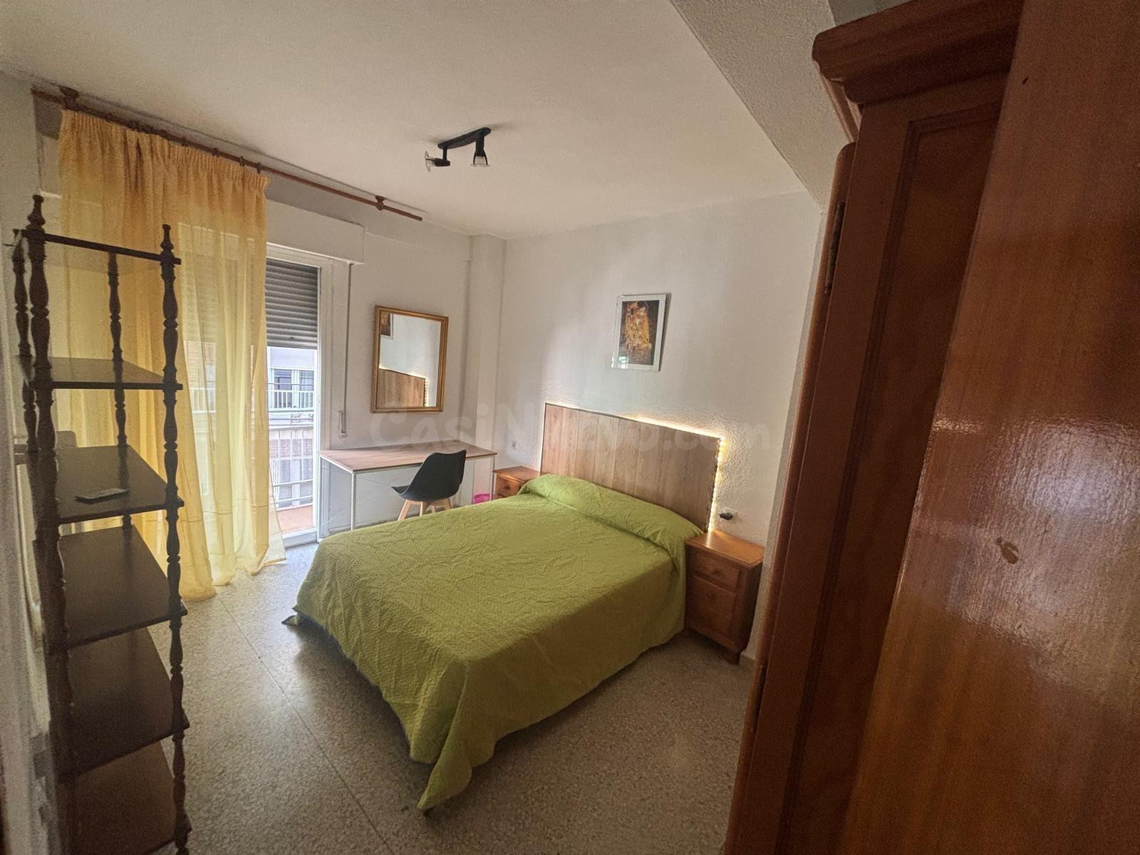 PISO DE 3 DORMITORIOS PARA ESTUDIANTES EN PLENO CENTRO DE GRANADA