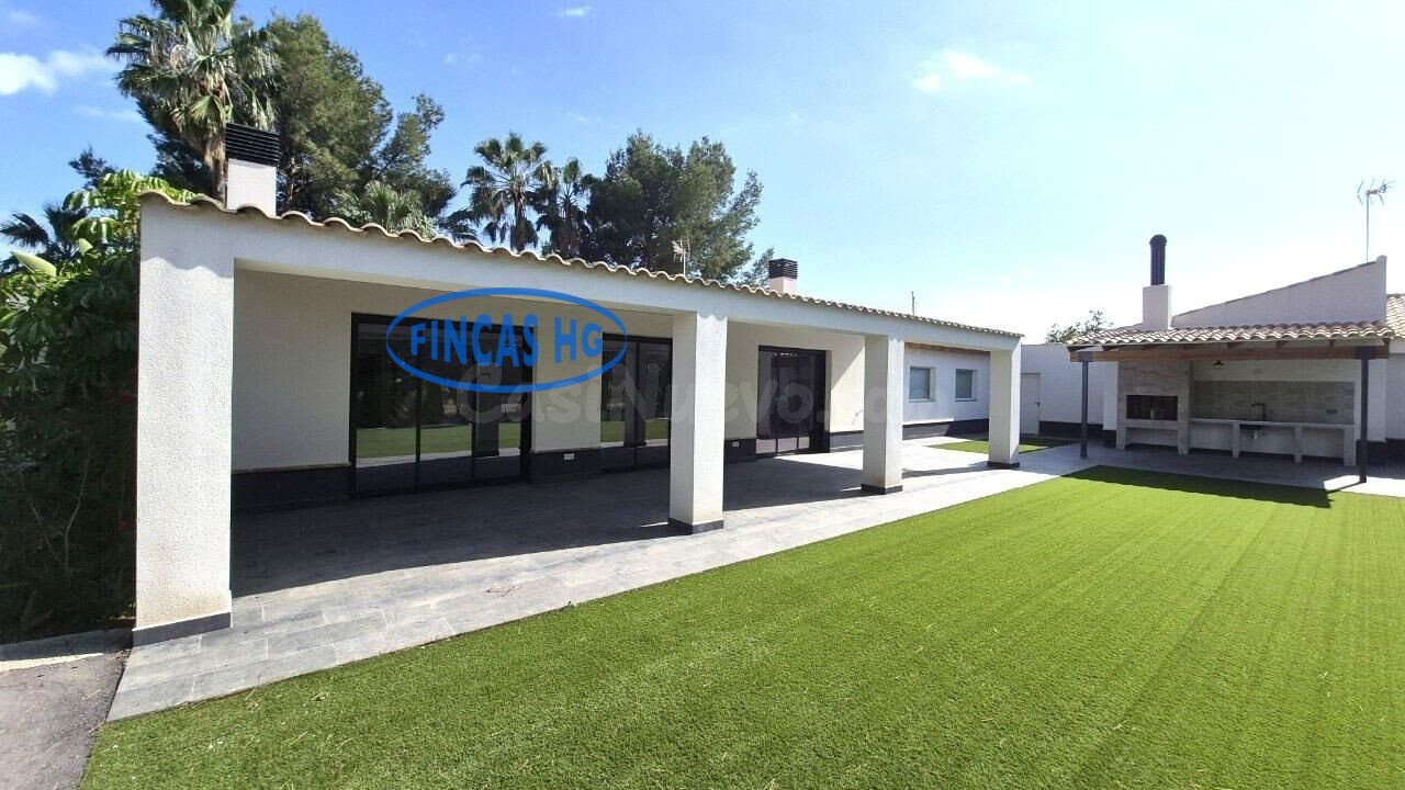 Espectacular finca de 20.775 m2 con chalet a estrenar junto  - foto 2