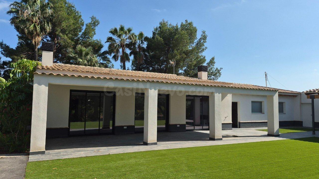 Espectacular finca de 20.775 m2 con chalet a estrenar junto  - foto 3