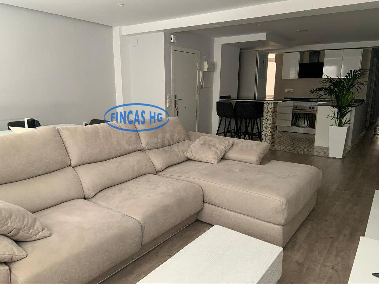 Estupenda vivienda con garaje totalmente reformada y decorad - foto 3