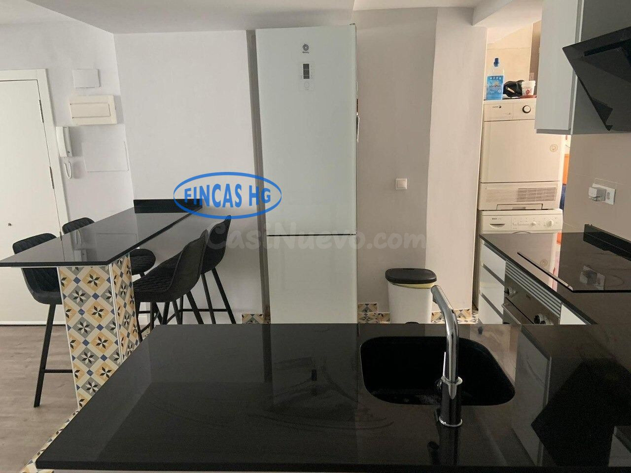 Estupenda vivienda con garaje totalmente reformada y decorad - foto 4