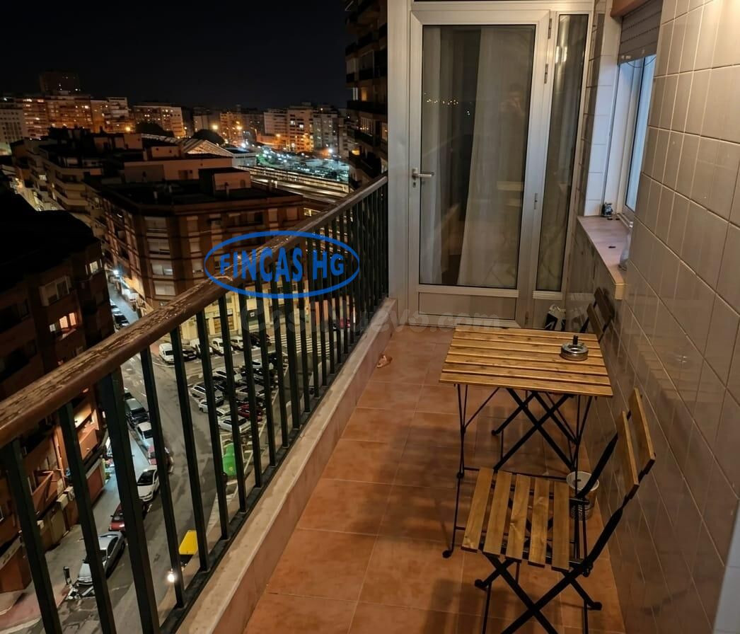 Vivienda muy amplia y luminosa situada en el barrio de San B - foto 2
