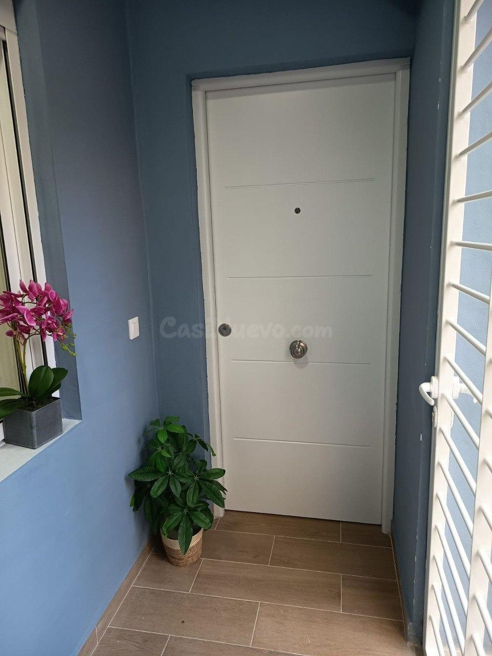 Encantador apartamento en planta baja, completamente reforma - foto 2
