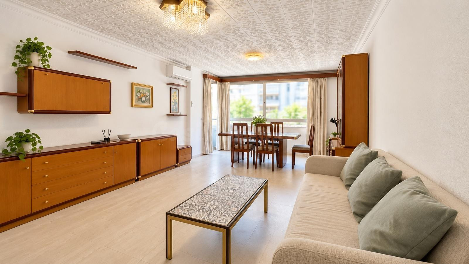 Amplio piso de 4 habitaciones con parking, balcón y ascensor