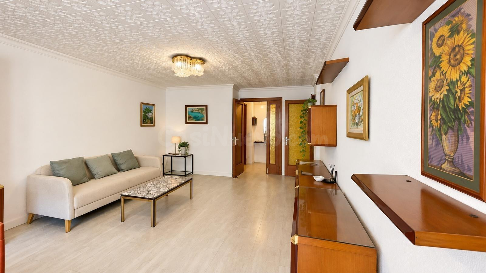 Amplio piso de 4 habitaciones con parking, balcón y ascensor - foto 3