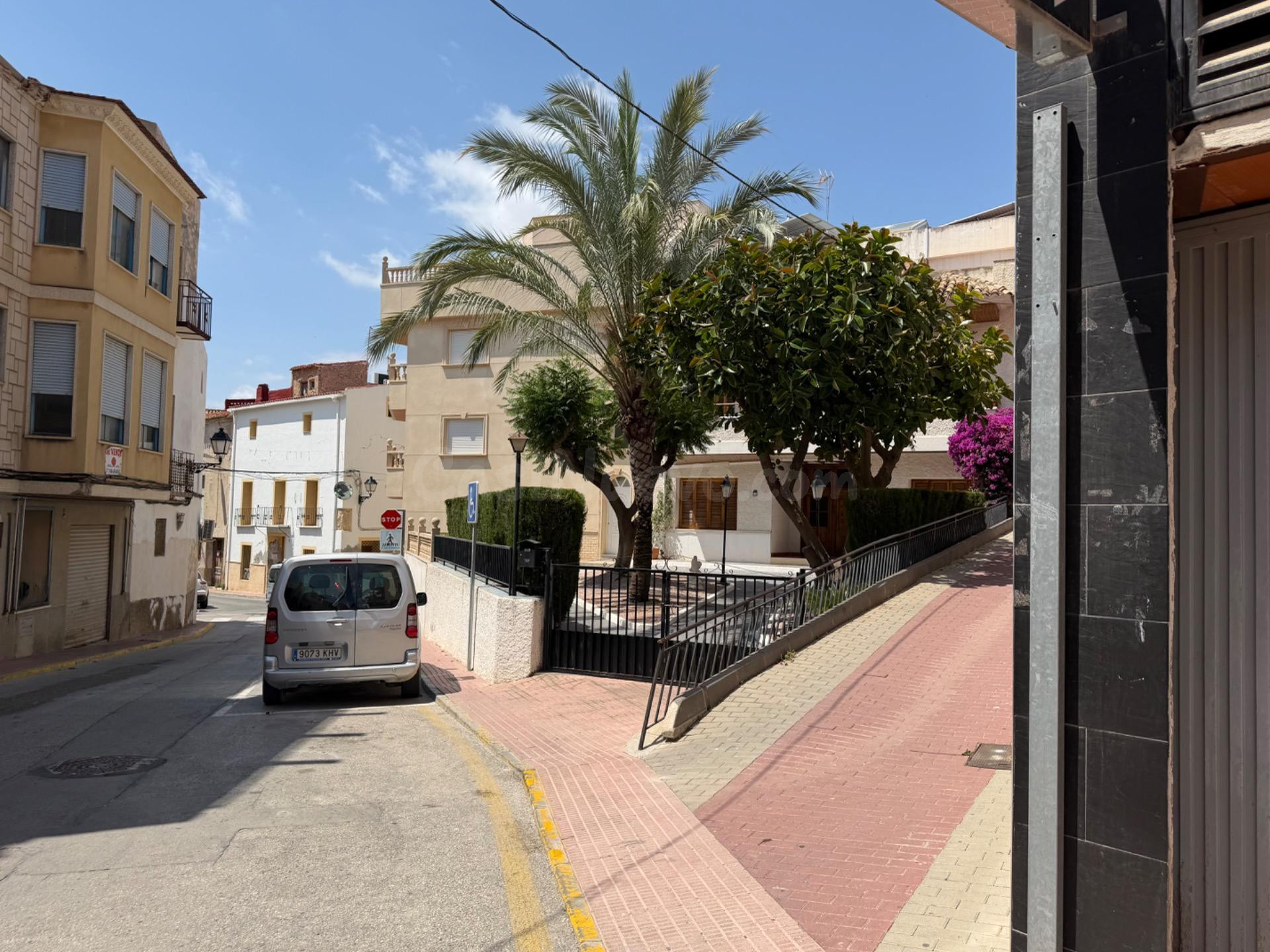 ¡Oportunidad única! Oficina en alquiler en Albanilla