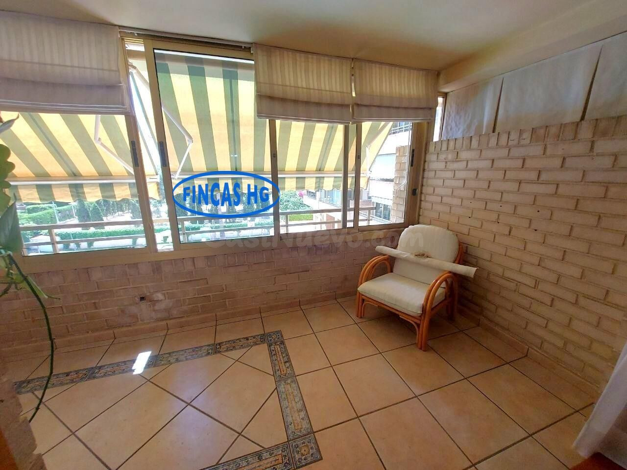 Piso con terraza, garaje opcional y urbanización completa en - foto 5