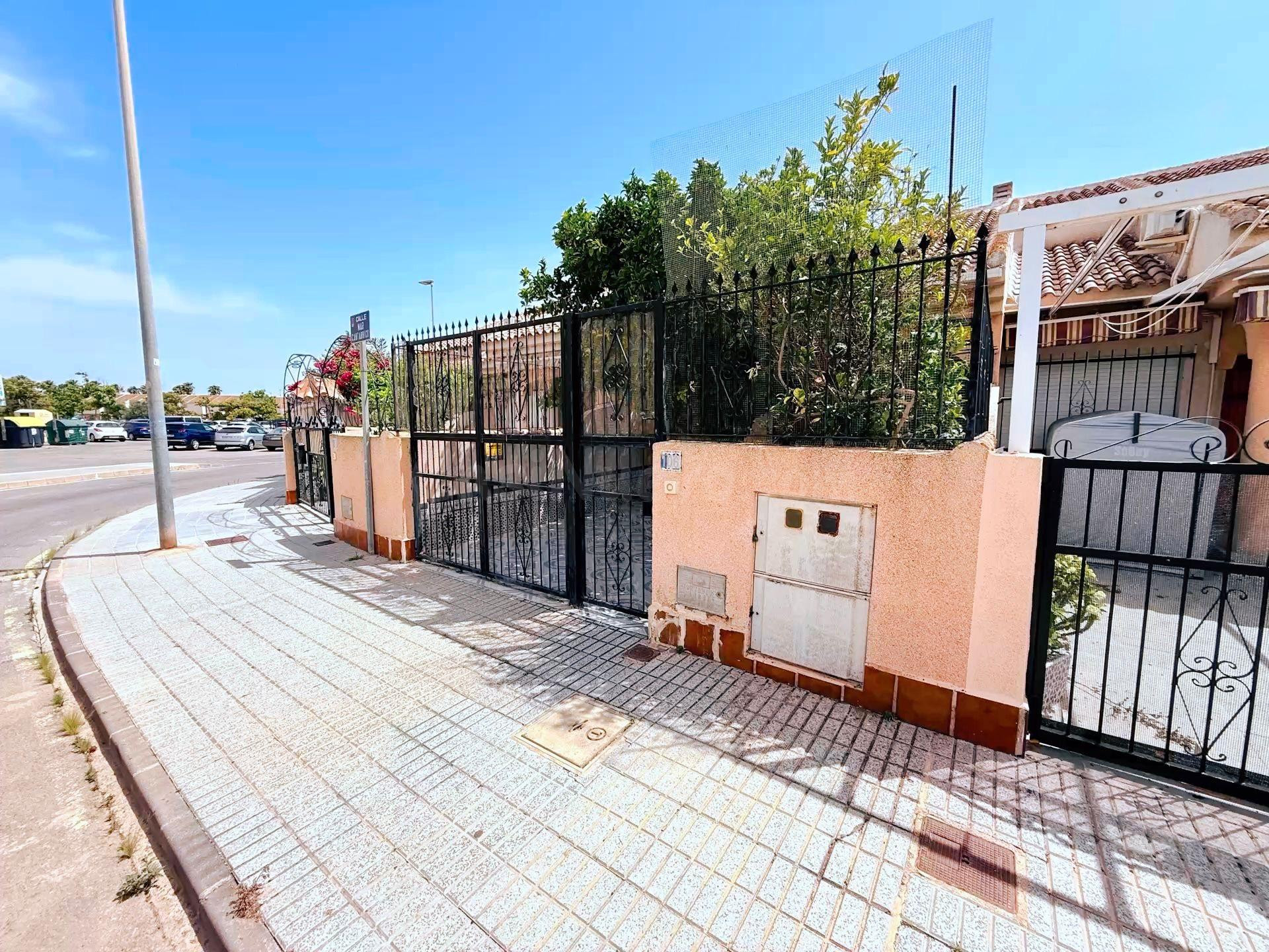 Adosado de 3 dormitorios con terraza en Los Alcázares