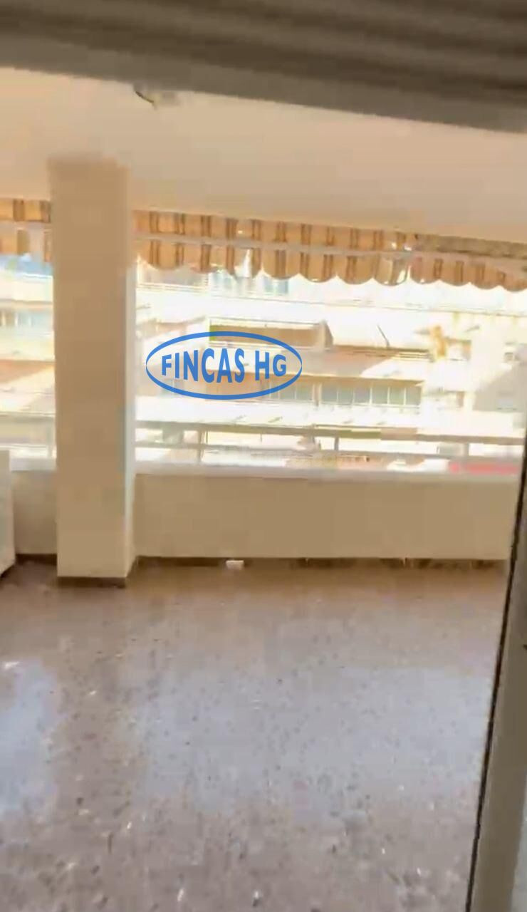 Amplio piso de tres dormitorios, dos baños con piscina y ter - foto 2