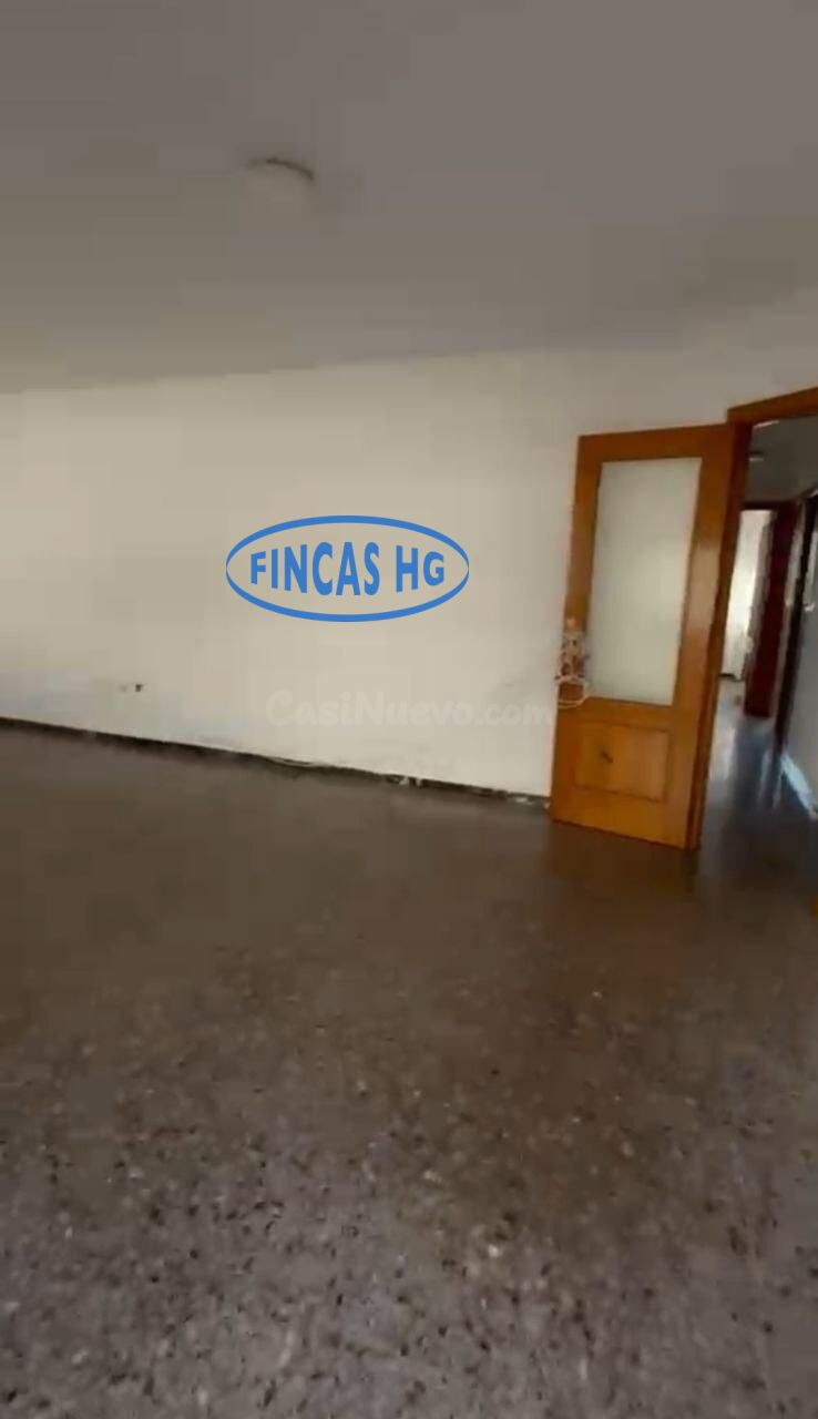 Amplio piso de tres dormitorios, dos baños con piscina y ter - foto 4