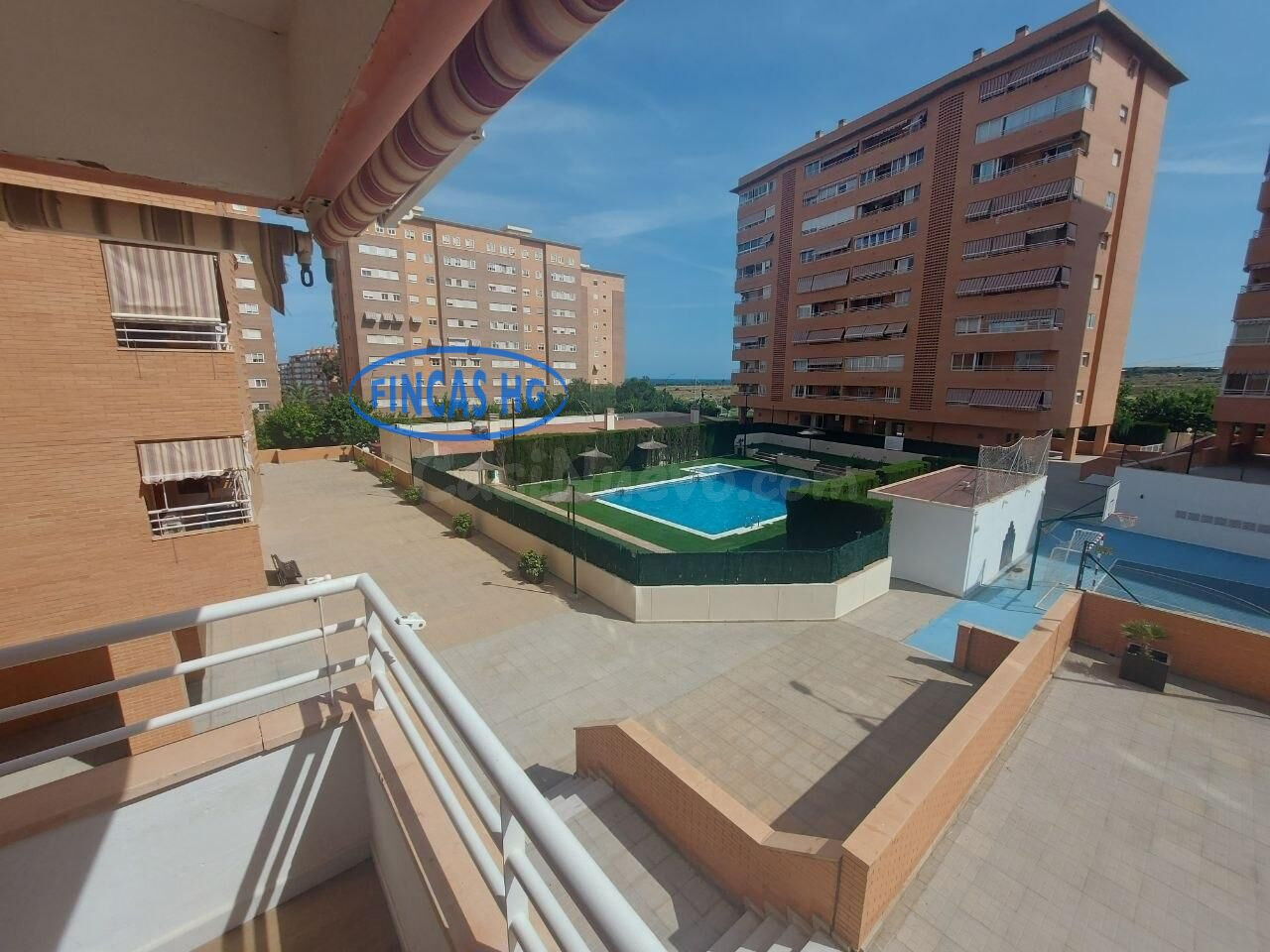 Amplia vivienda de VPO con reforma de lujo, garaje, piscina 