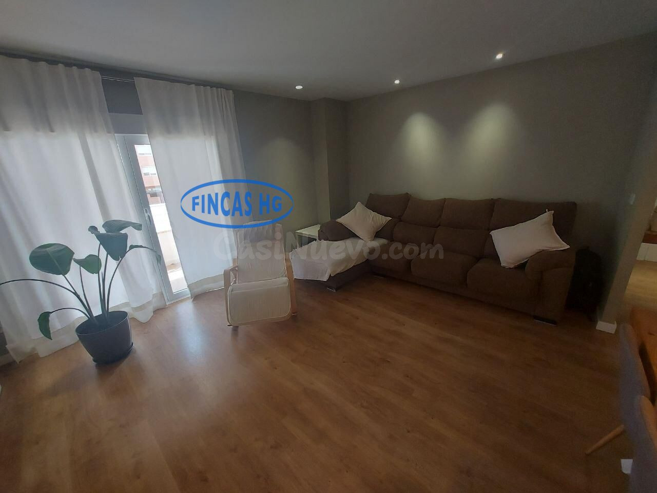 Amplia vivienda de VPO con reforma de lujo, garaje, piscina  - foto 5