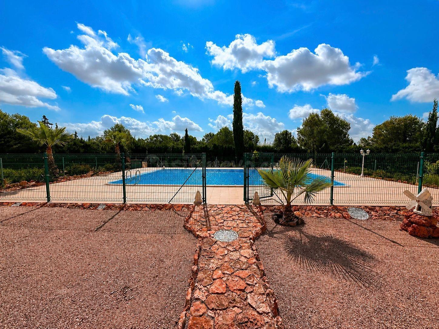 Invierta en una finca excepcional con piscina, pista de teni - foto 2