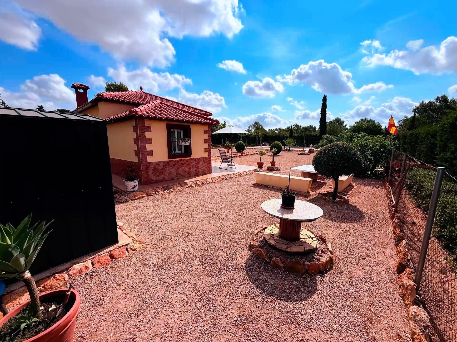 Invierta en una finca excepcional con piscina, pista de teni - foto 4